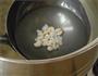 银耳莲子薏仁汤的做法图解7