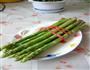 芦笋拌虾仁的做法图解1