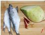 萝卜蒸咸鱼的做法图解1