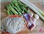 豆角焖面的做法图解1