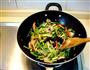 蚝油肉片炒蒜苗的做法图解4