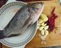 蒜香烧鲷鱼的做法图解1