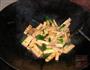 蒜苗炒豆干的做法图解6