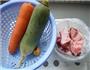 青红萝卜煲猪骨的做法图解1