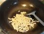 韭菜炒花生素肉的做法图解6