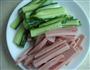 芽菜炒黄瓜火腿的做法图解2