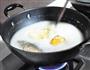 鲫鱼荷包蛋萝卜丝汤的做法图解9