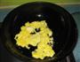 蒜苗木耳炒鸡蛋的做法图解2