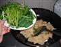 猪肉皮炒芹菜青蒜的做法图解7