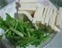芹香蒜茸豆腐的做法图解1