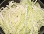 虾皮凉拌卷心菜的做法图解2