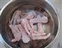 香菇黄豆凤爪汤的做法图解2