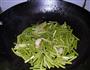 蒜苔爆鸡心的做法图解5