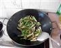 茄子炒豆角的做法图解5