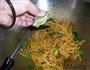 干炒酸辣面的做法图解9