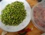青豆肉末的做法图解1