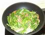 猪肉爆炒蒜薹的做法图解5