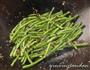 榄菜芝麻炒豆角的做法图解6