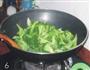 腊肉炒西兰花的做法图解6