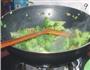 腊肉炒西兰花的做法图解9