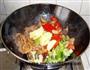 真姬菇炒肉的做法图解10