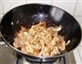 真姬菇炒肉的做法图解9