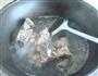银耳百合猪骨汤的做法图解3