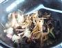 花菜木耳炒香肠的做法图解8