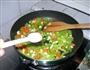 芹菜炒杏仁的做法图解10