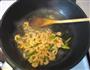 芹菜炒腐竹的做法图解3