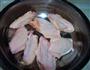 蒜香鸡翅串的做法图解1