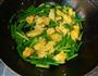 蒜苔炒鸡蛋的做法图解7