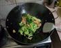 西兰花炒火腿肠的做法图解4