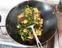蒜苗炒豆腐的做法图解6