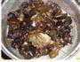 百合清炒木耳的做法图解2