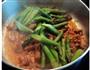 辣蟹酱炒芦笋肉丝的做法步骤7