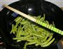 香菇芽菜煸芸豆的做法图解4