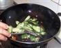 木耳鸡蛋炒黄瓜的做法图解5