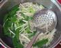 蒜苗拌金针菇的做法图解3
