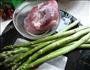 蚝油芦笋炒肉片的做法图解1