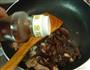 黑木耳炒肉片的做法图解5