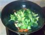香菇炒西兰花的做法图解7