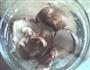 香菇鸡腿煲的做法图解1