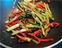 腊肉炒双蔬的做法步骤6