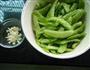蒜香荷兰豆的做法图解2