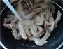 冬菇焖鸭翅膀的做法步骤2