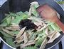 莴苣炒腐竹的做法图解4