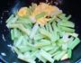 芹菜炒鸡蛋的做法图解8