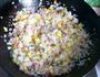五彩菠萝炒饭的做法图解8