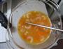 胡萝卜虾仁蛋羹的做法图解3